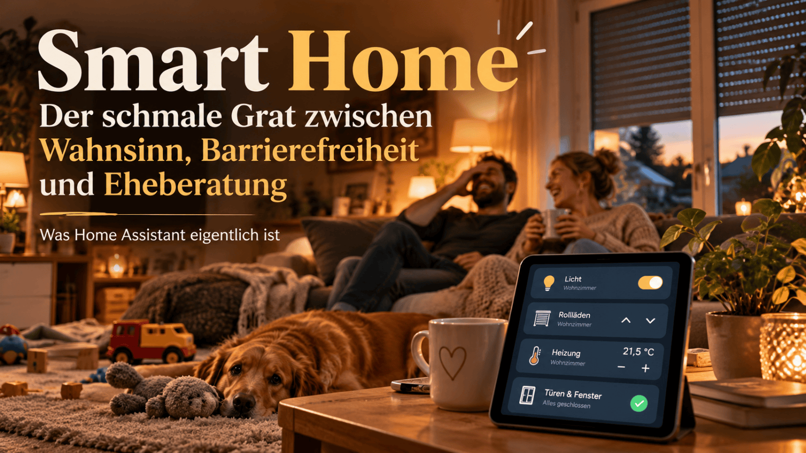 Gemütliches Wohnzimmer am Abend mit einem Paar, Hund und Kinderspielzeug. Im Vordergrund zeigt ein Tablet ein Smart-Home-Dashboard mit Licht, Rollläden, Heizung sowie Türen und Fenstern. Darüber steht: Smart Home – der schmale Grat zwischen Wahnsinn, Barrierefreiheit und Eheberatung.